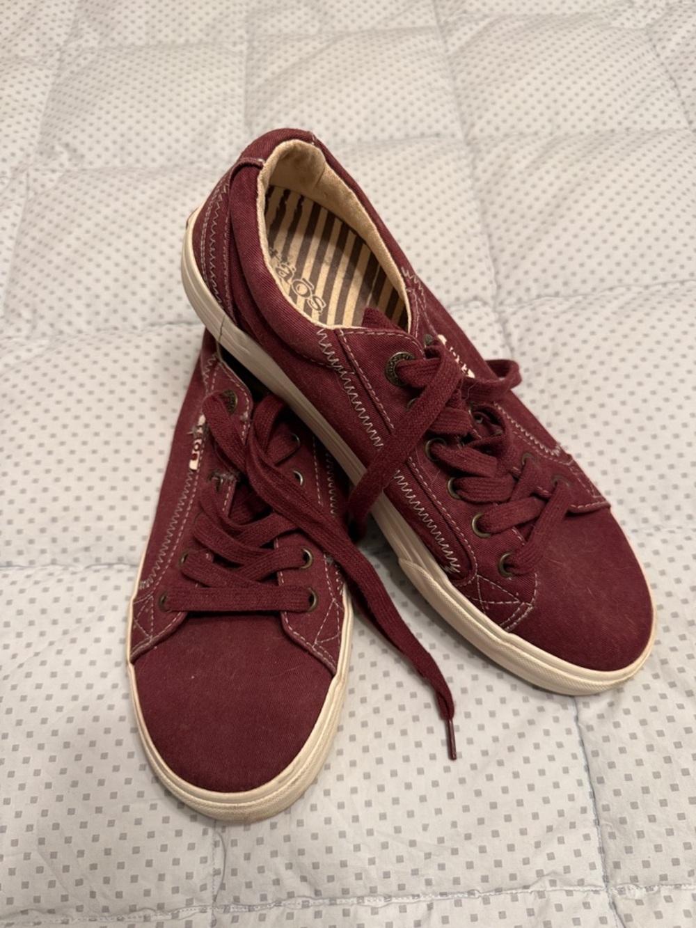 Taos Footwear Women's Burgundy Canvas Lace-Up Sneakers